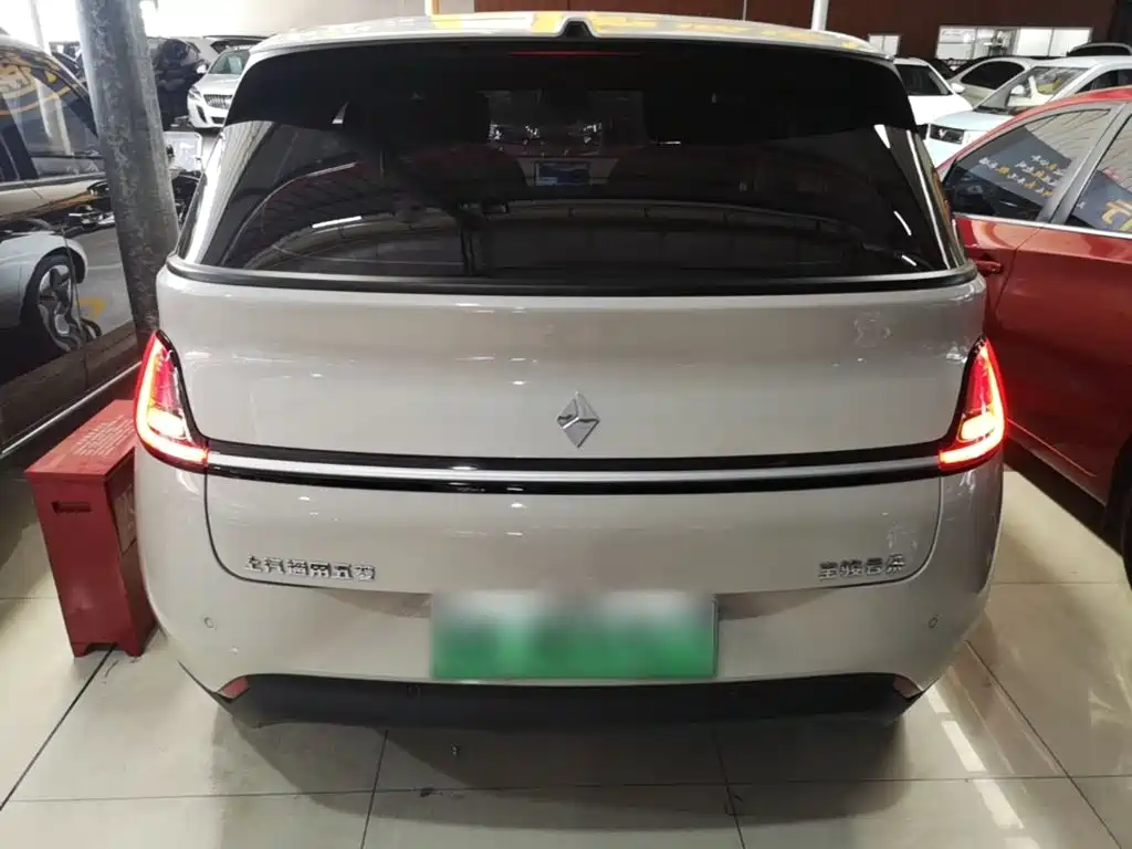 Baojun Yunduo — миниатюра 6