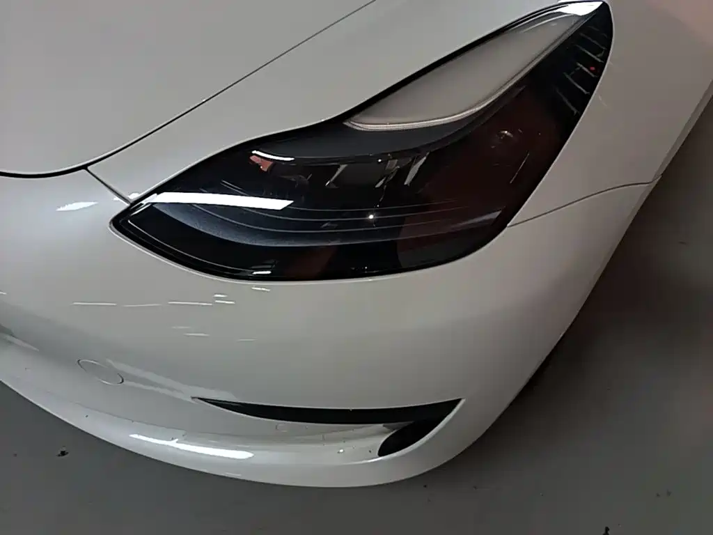 Tesla Model 3 — миниатюра 24