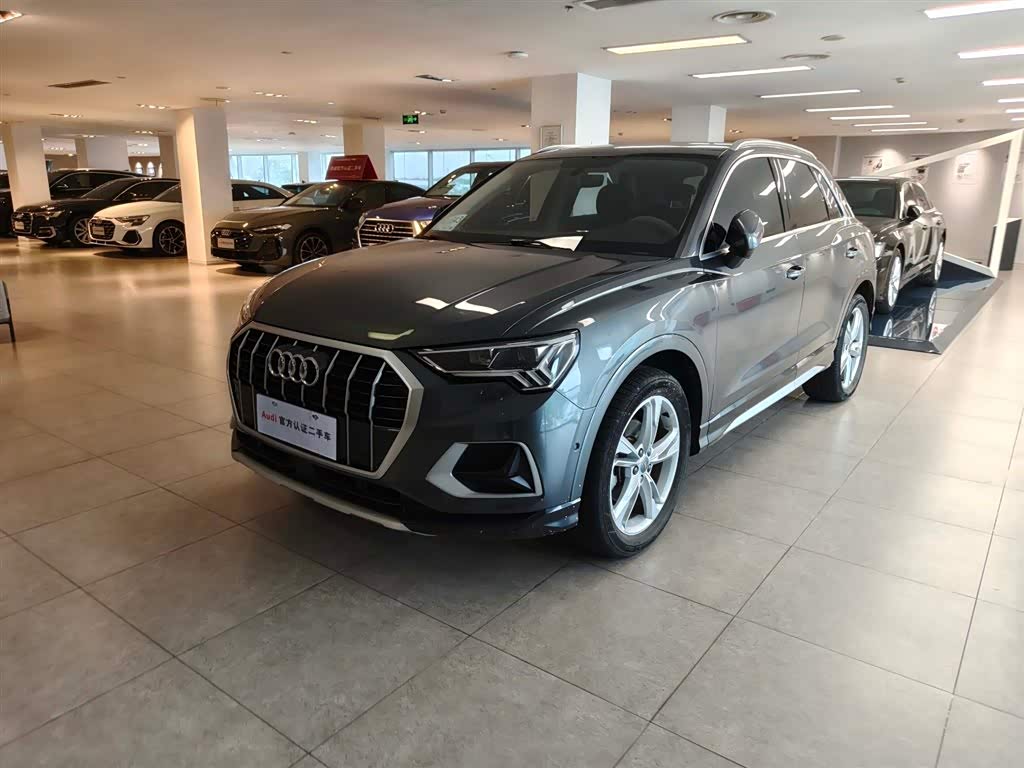 Audi Q3 1.4 л 2021 г. Серебристо-серый, пробег 28000 км