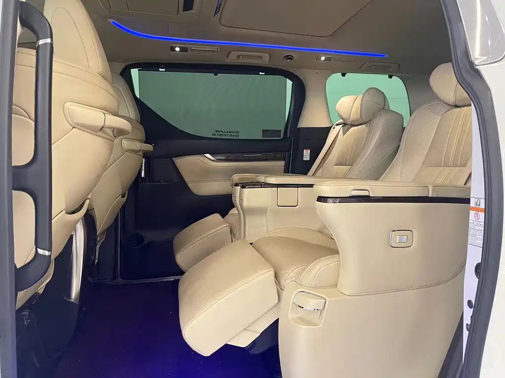 Toyota Vellfire — миниатюра 8