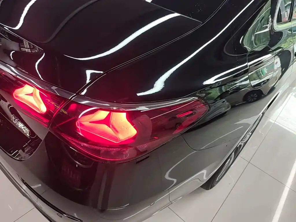 Mercedes-Benz E-Class — миниатюра 8