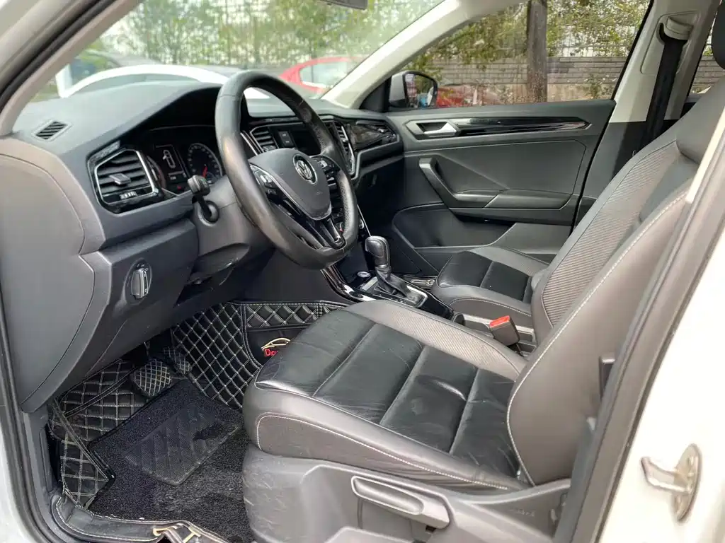 VOLKSWAGEN T ROC EXPLORING SONGS