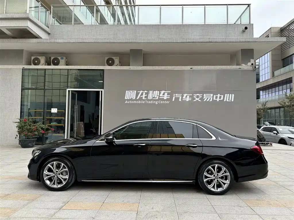 MERCEDES-BENZ E CLASS