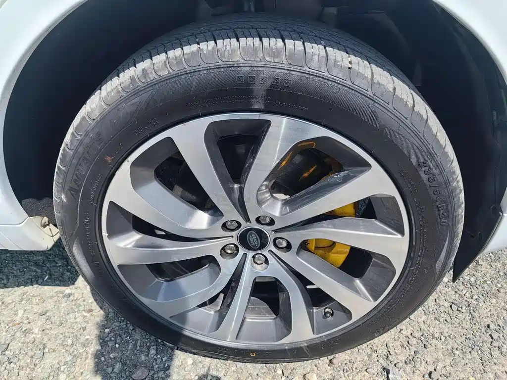 Land Rover Discovery Sport — миниатюра 10