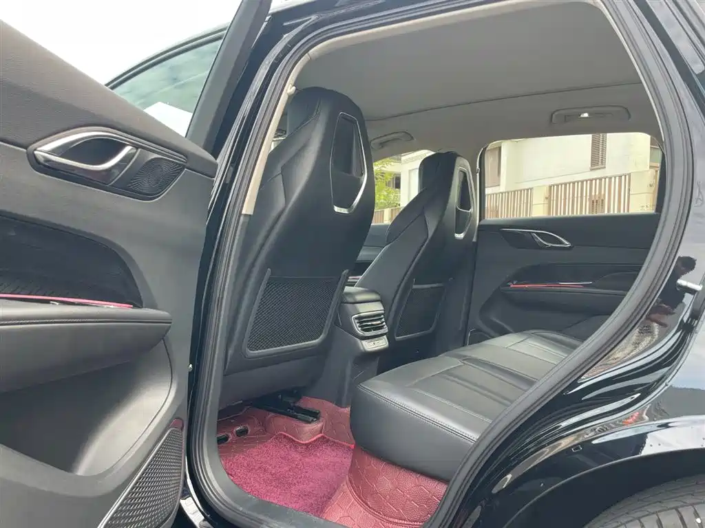 RED FLAG HONGQI HS3 PHEV