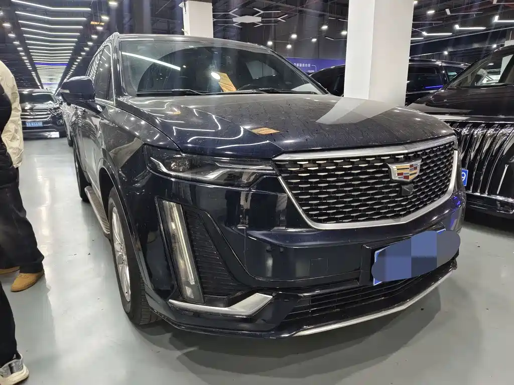 CADILLAC XT6