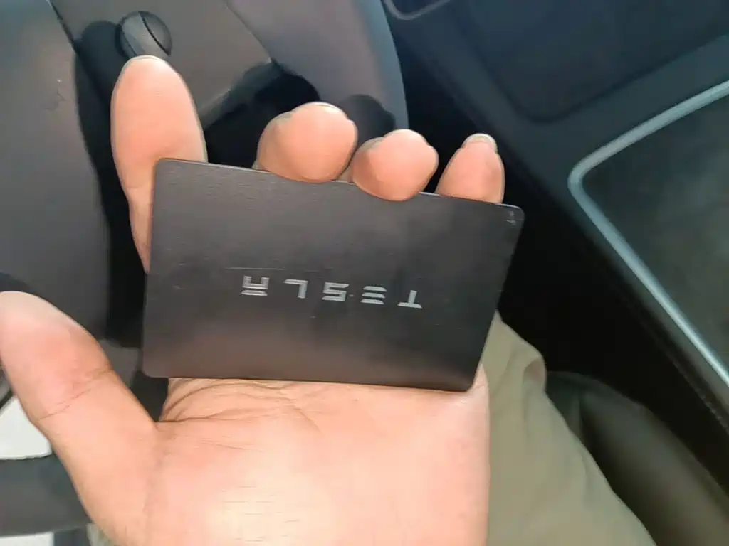 Tesla Model 3 — миниатюра 9