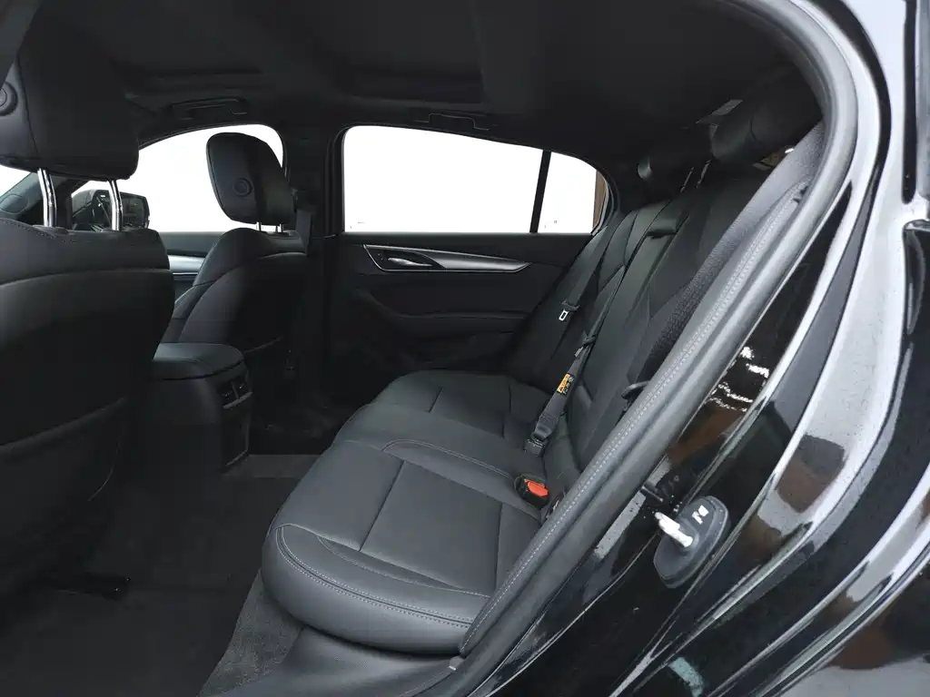 Cadillac CT5 — миниатюра 8