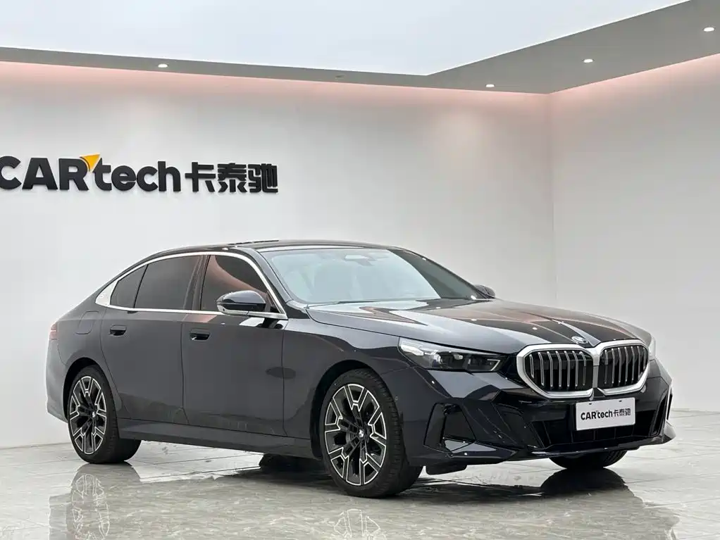 BMW 5 Series — миниатюра 6
