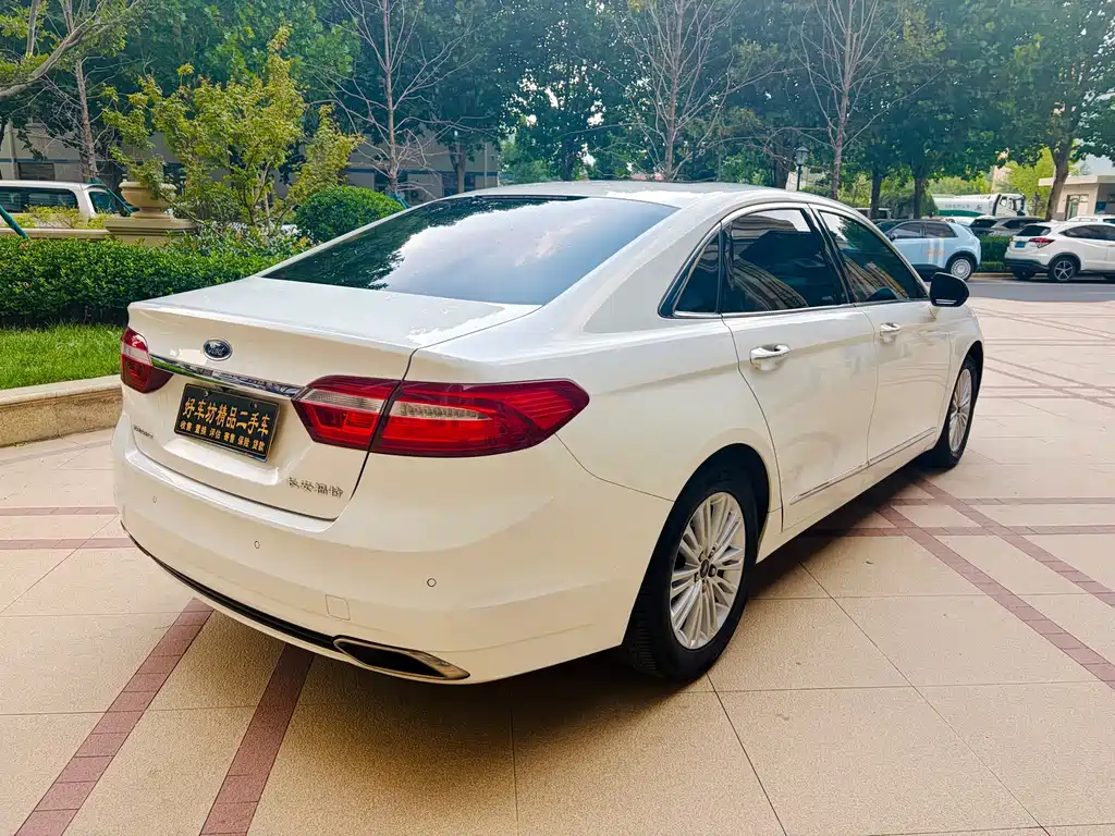 Ford Taurus — миниатюра 5