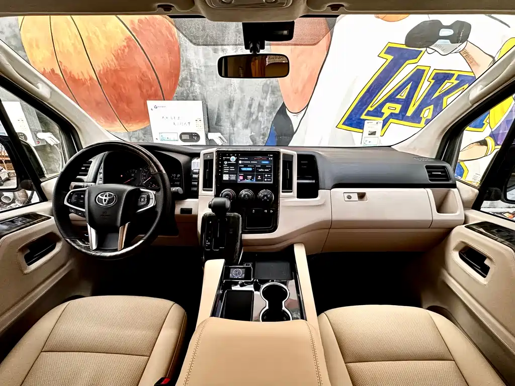 Toyota Granvia 2023 3.5L AT