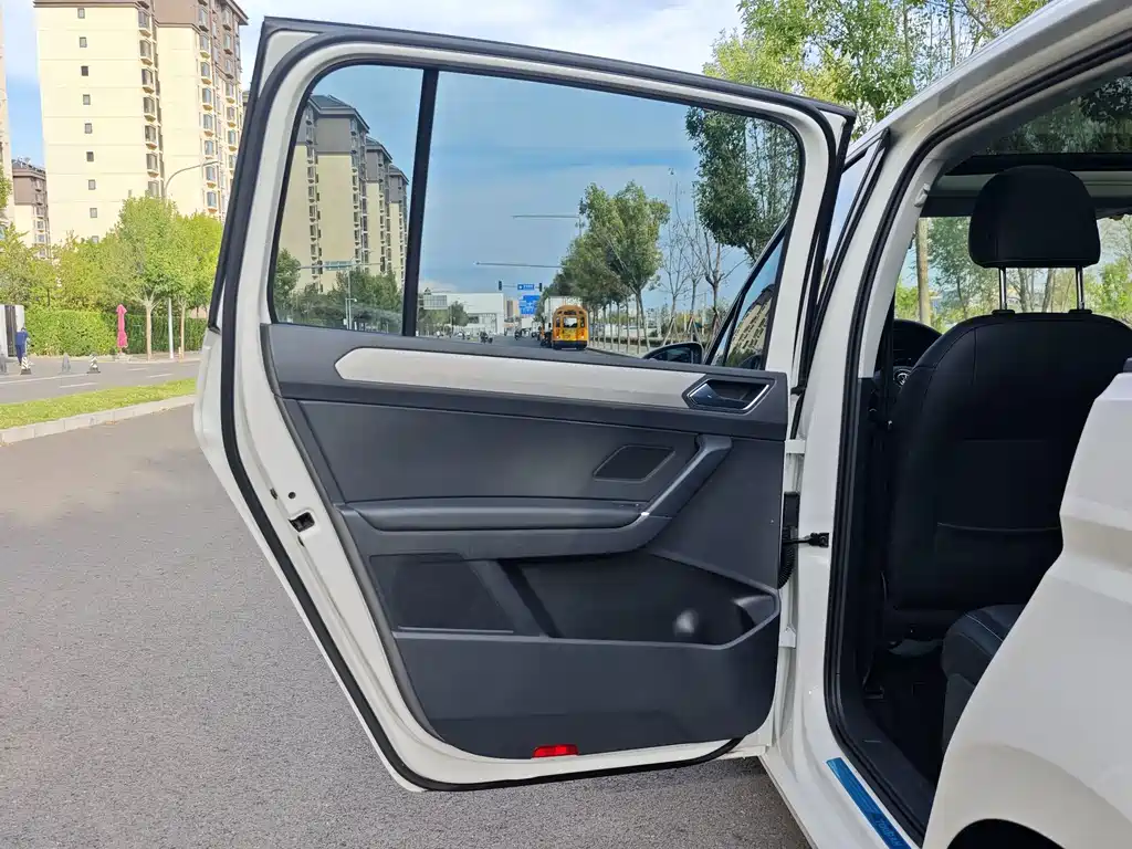 Volkswagen Touran — миниатюра 11