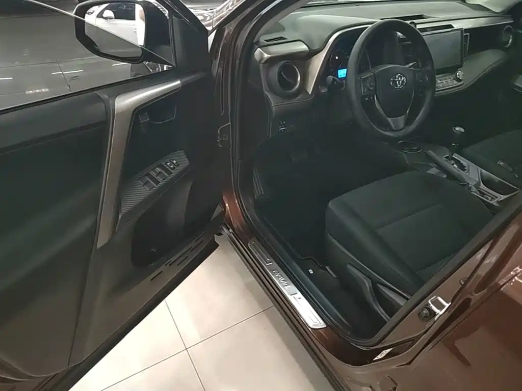 Toyota RAV4 — миниатюра 16