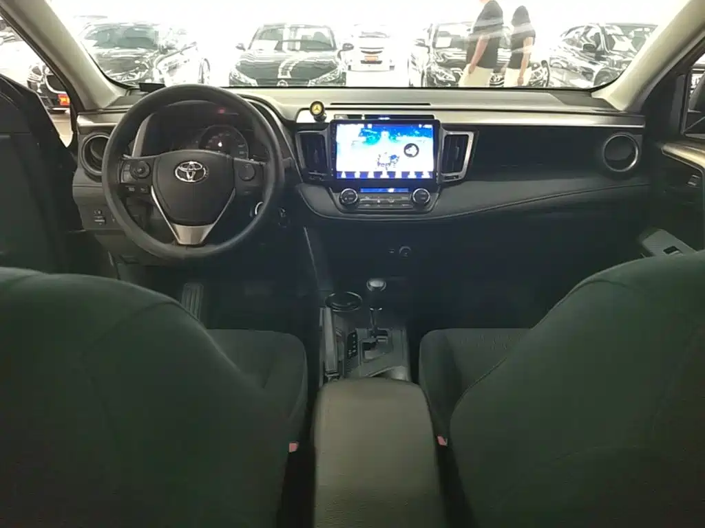 Toyota RAV4 — миниатюра 10
