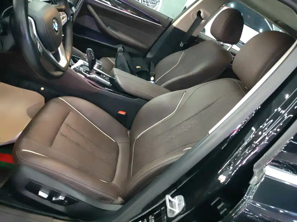 BMW 5 Series — миниатюра 11