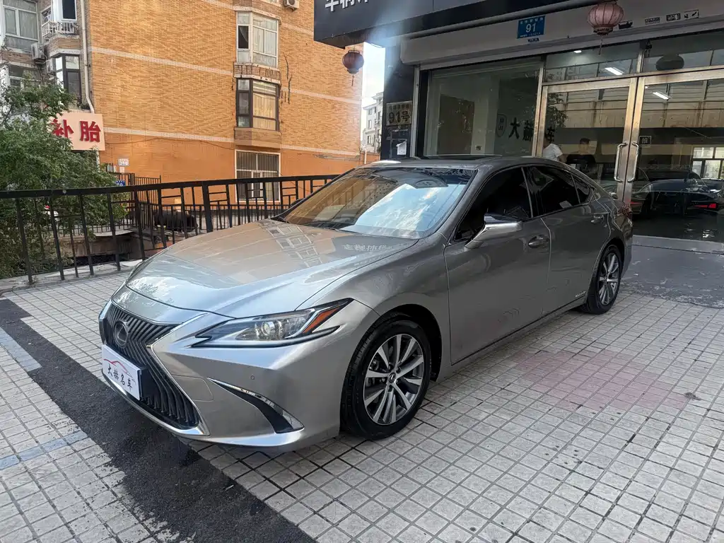 Lexus ES 2020 300h Excellence Edition China V