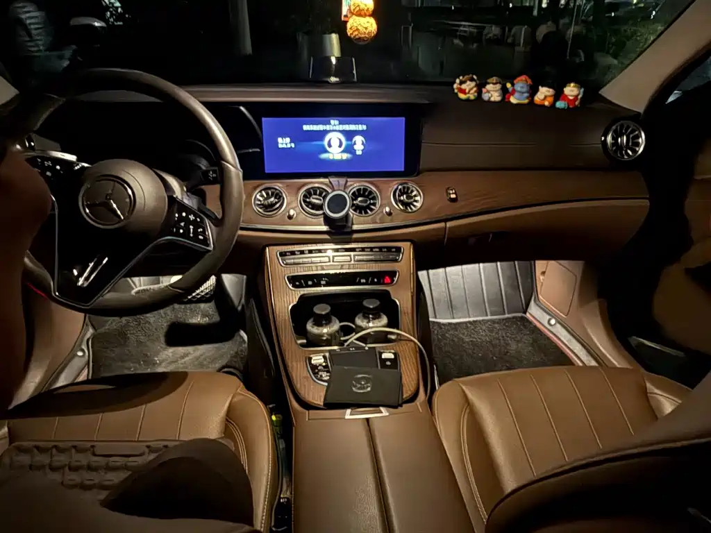 Mercedes-Benz E-Class — миниатюра 8