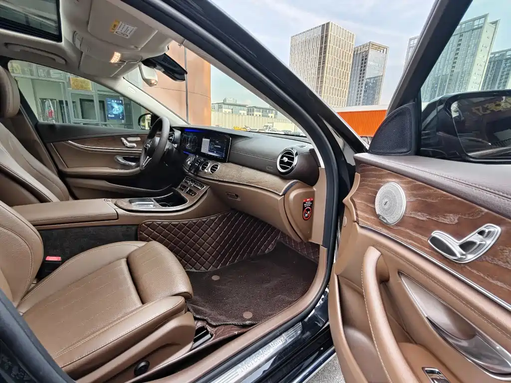 Mercedes-Benz E-Class — миниатюра 7