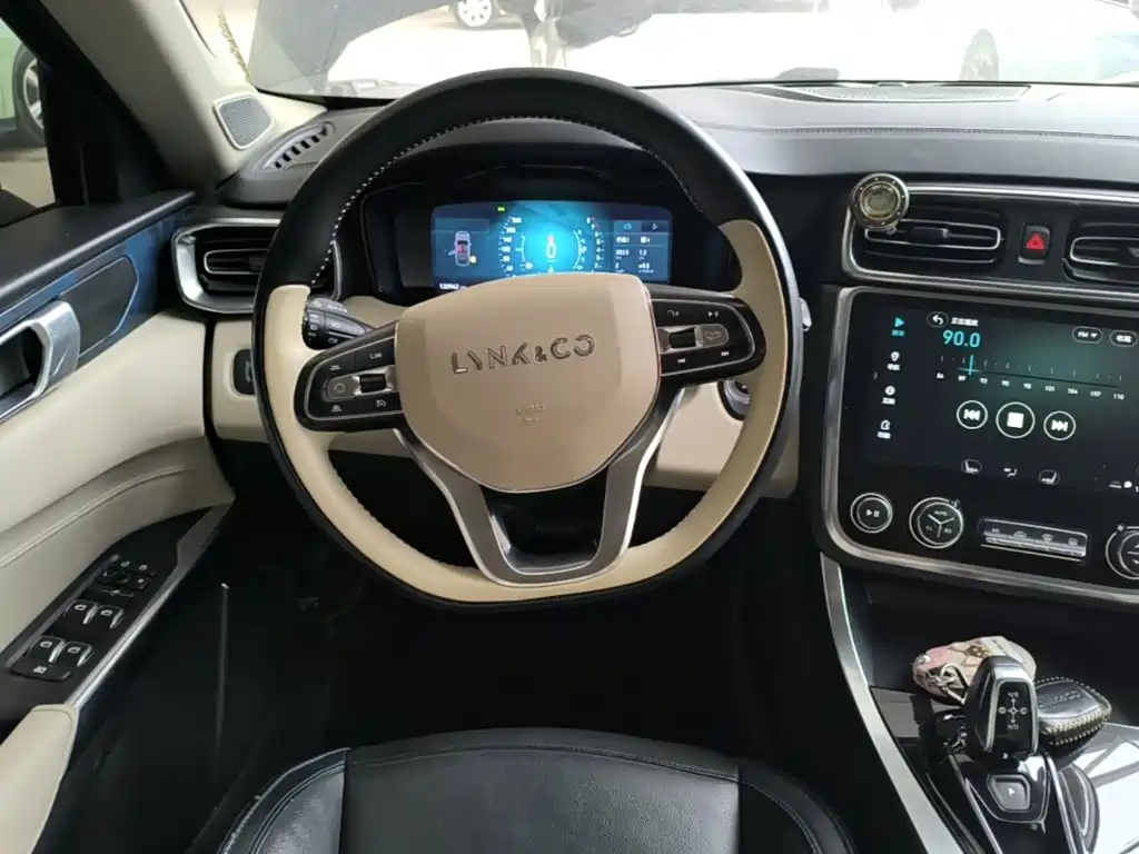 Lynk & Co 01 — миниатюра 11