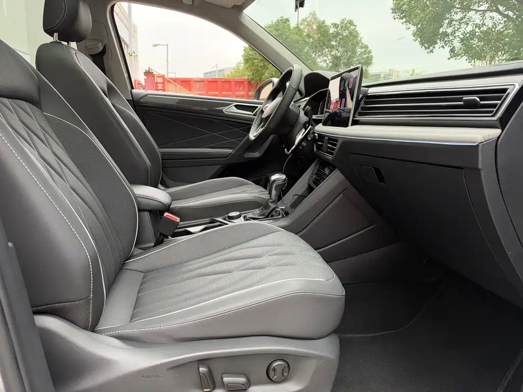 Volkswagen Tiguan L — миниатюра 12