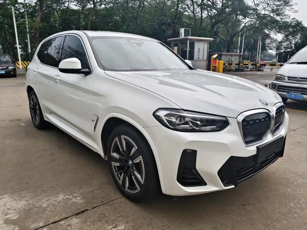 BMW iX3 2024 Lead