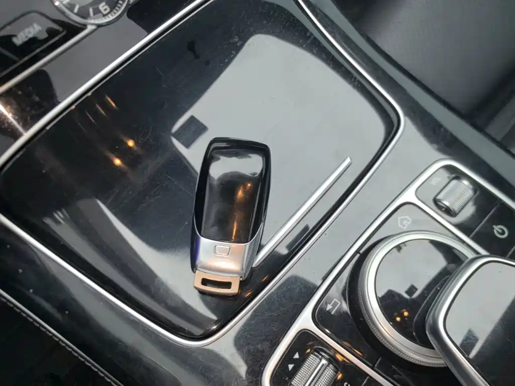 Mercedes-Benz E-Class — миниатюра 9