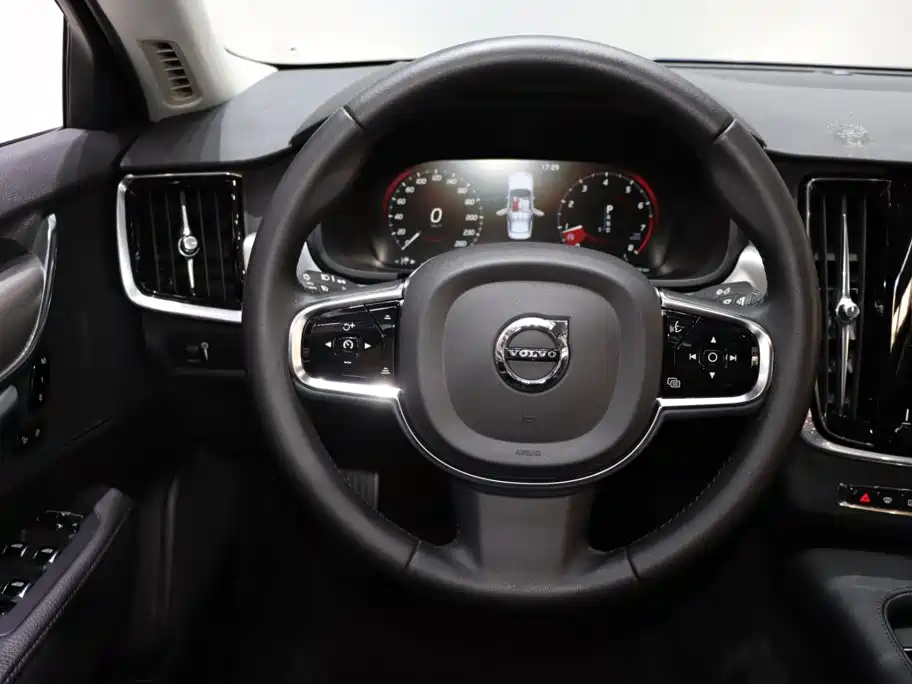 Volvo S90 — миниатюра 12