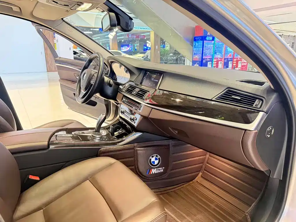 BMW 5 Series — миниатюра 6