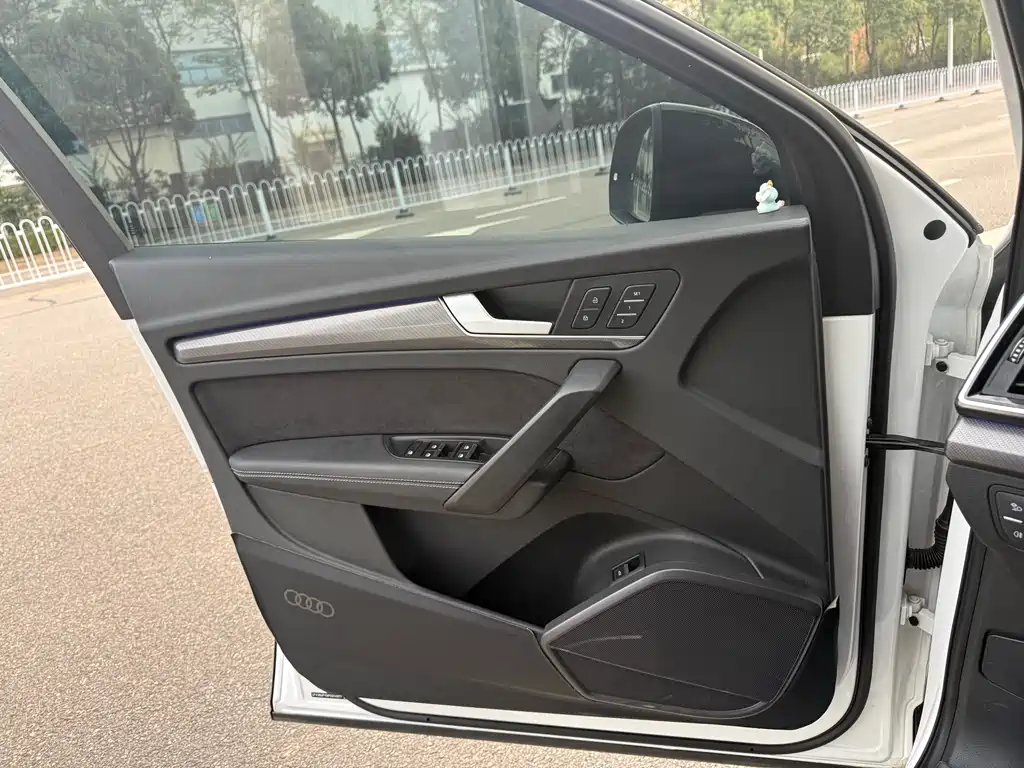 Audi Q5L Sportback — миниатюра 3