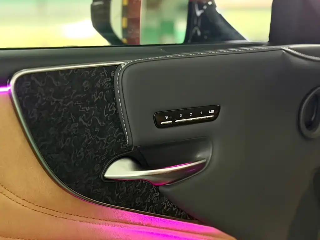 Lexus LS — миниатюра 22