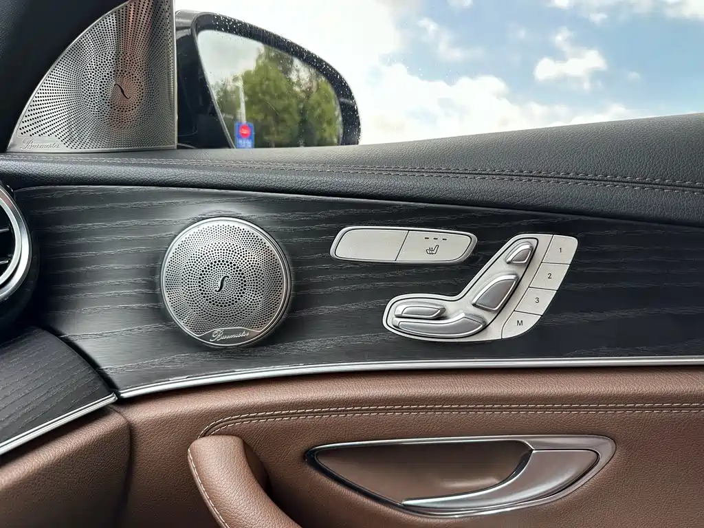 Mercedes-Benz E-Class — миниатюра 20