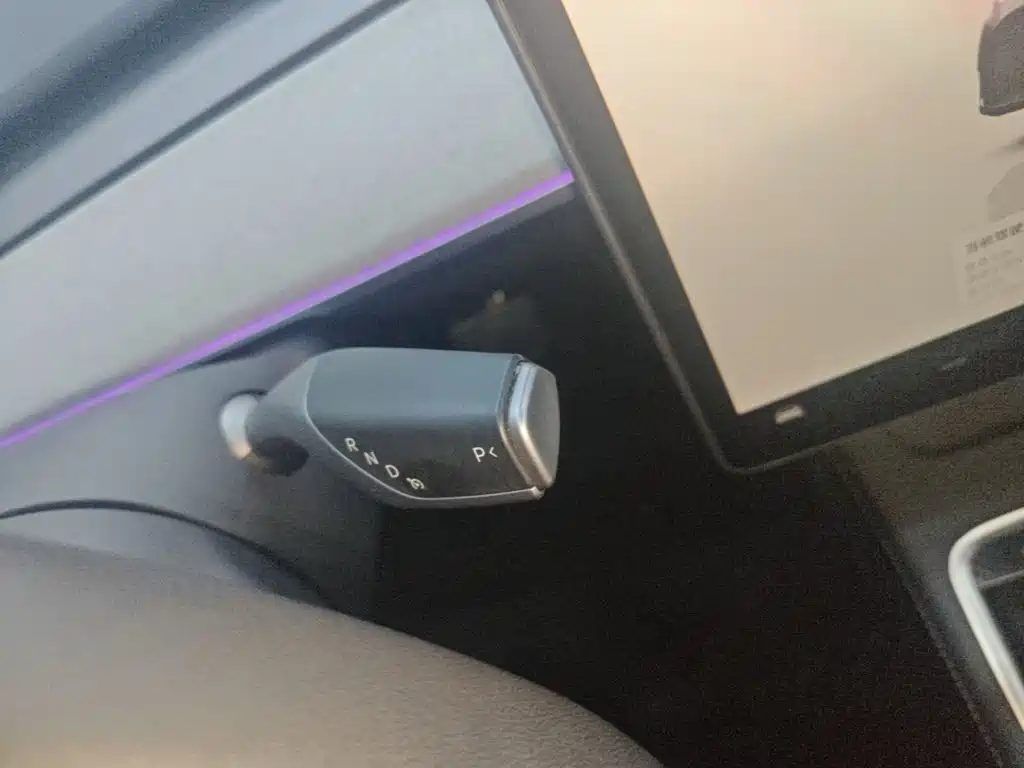 Tesla Model Y — миниатюра 14