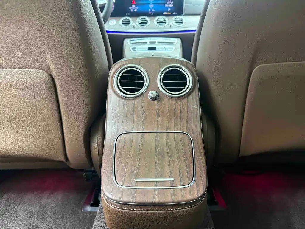 Mercedes-Benz E-Class — миниатюра 16