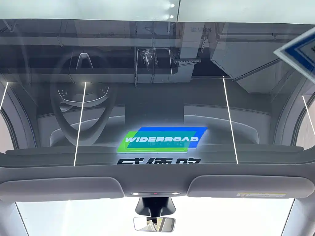 Tesla Model Y — миниатюра 20