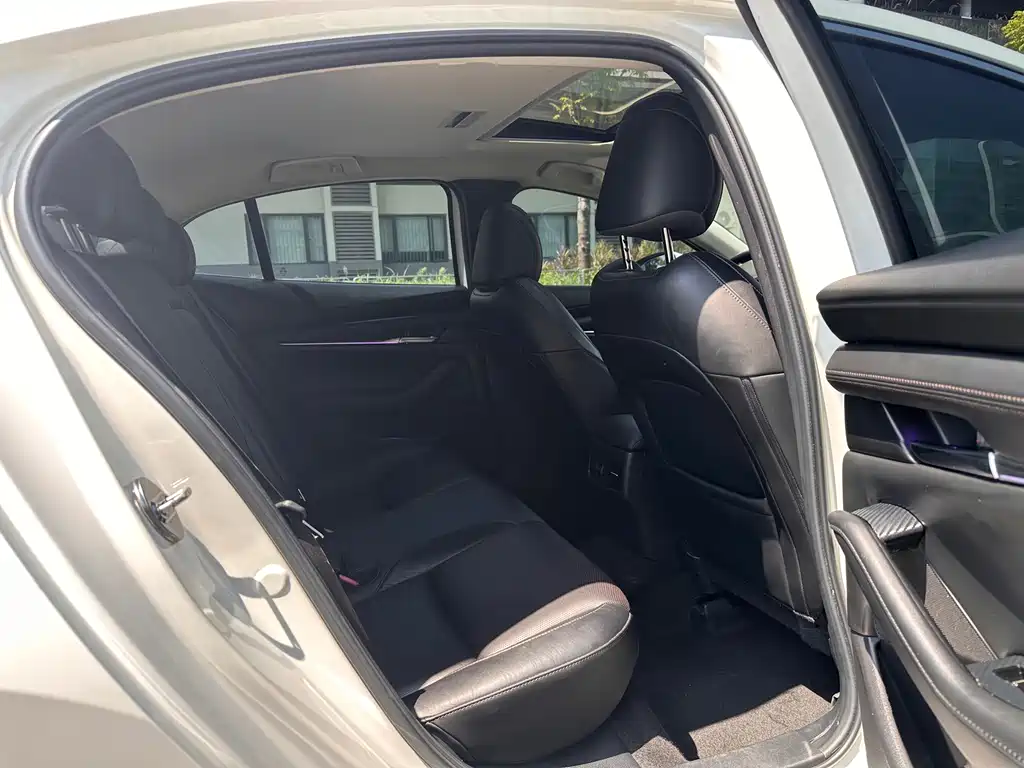 Mazda 3 Axela — миниатюра 17