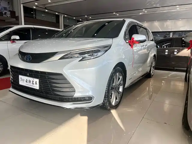 TOYOTA SIENNA 2024