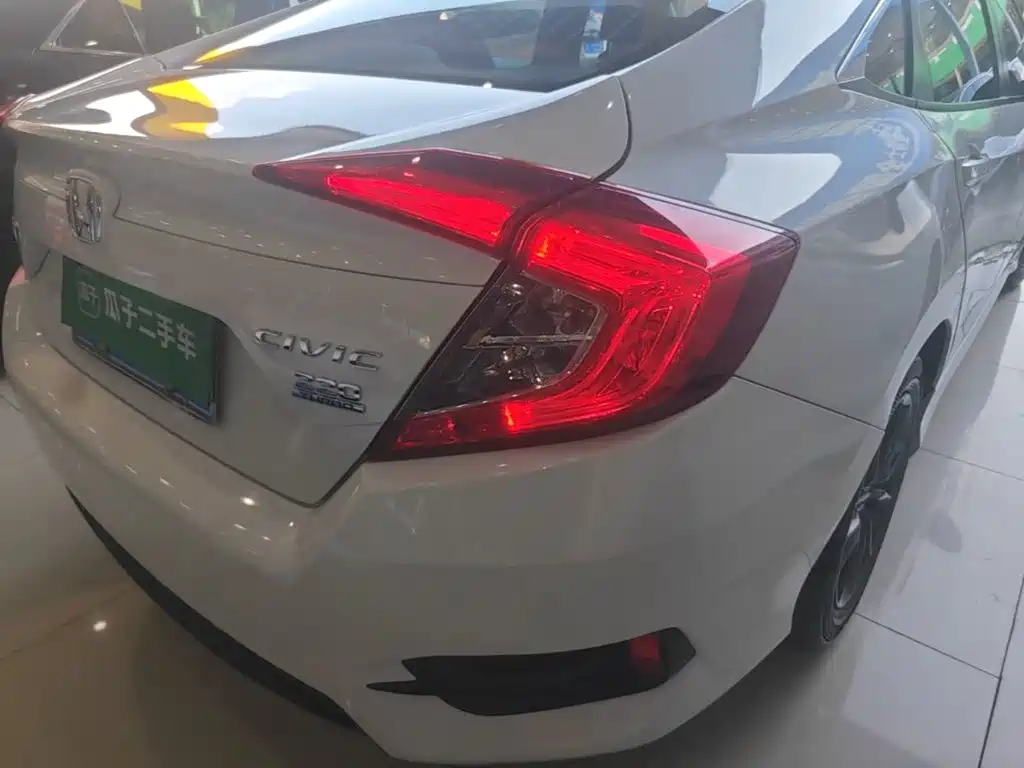Honda Civic — миниатюра 8