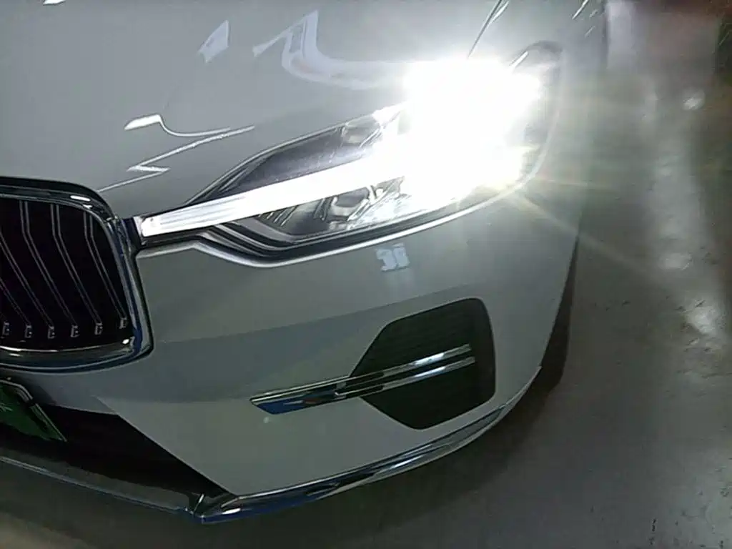 Volvo XC60 PHEV — миниатюра 24