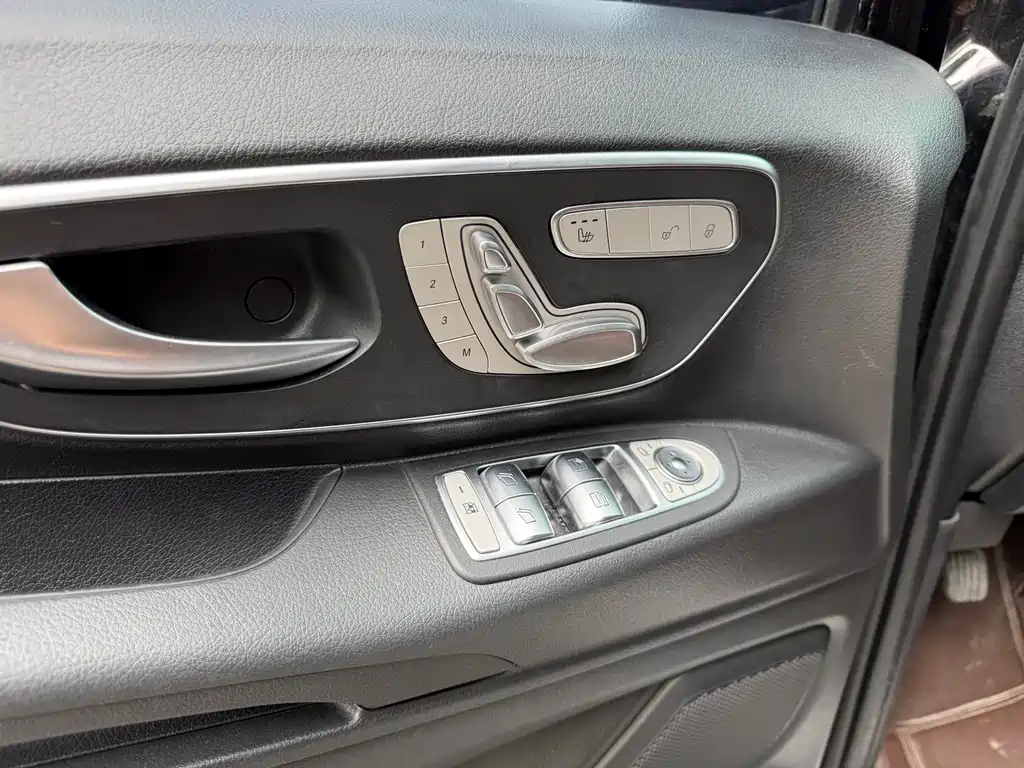 Mercedes-Benz Vito 2023 2.0T 7 мест