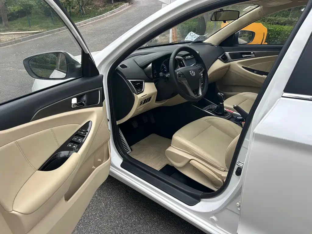 Changan Eado — миниатюра 9