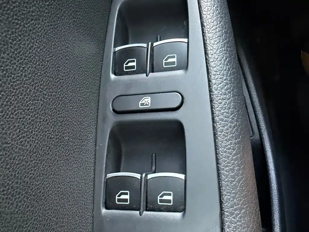 Volkswagen Sagitar — миниатюра 16