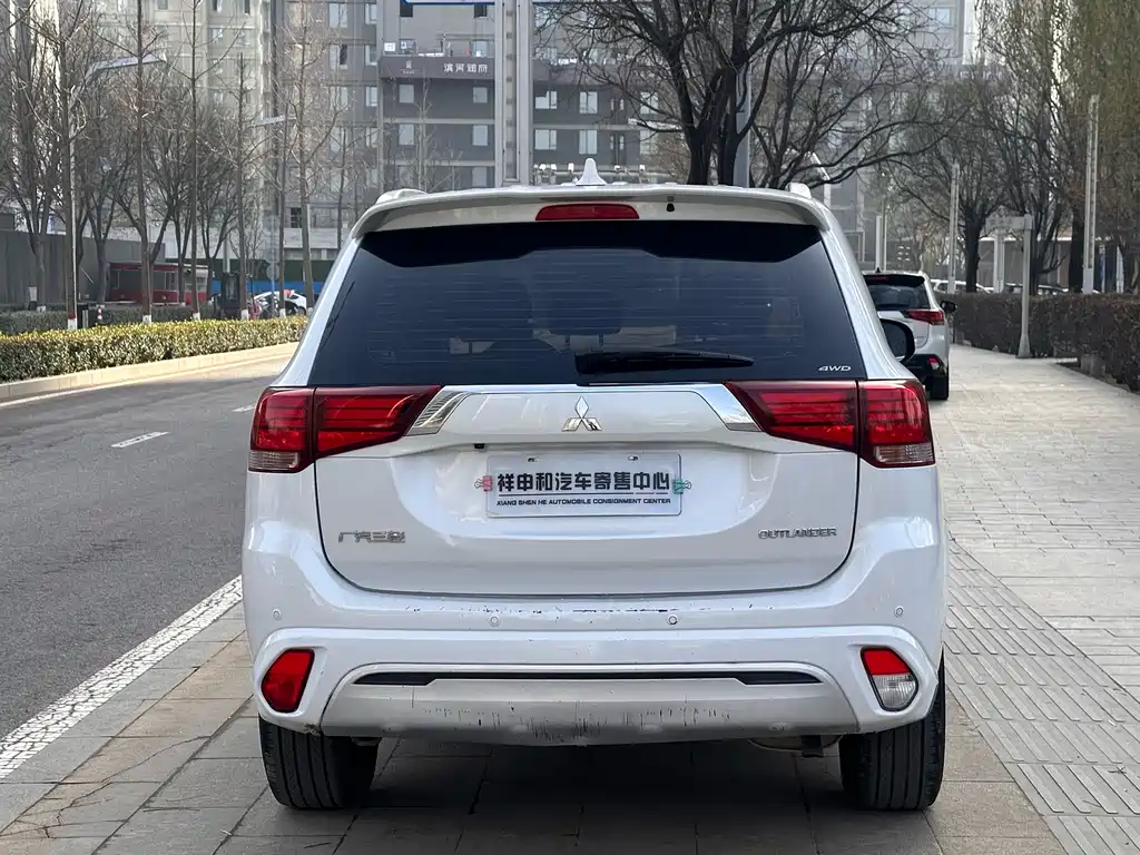 MITSUBISHI OUTLANDER