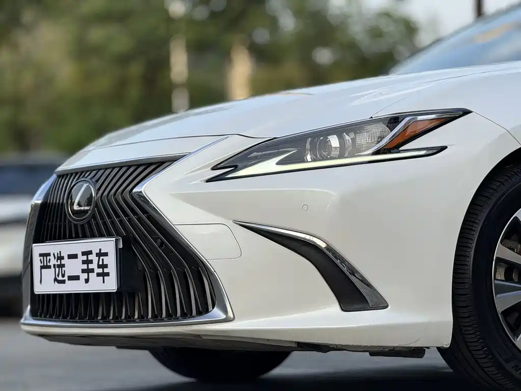 Lexus ES — миниатюра 10