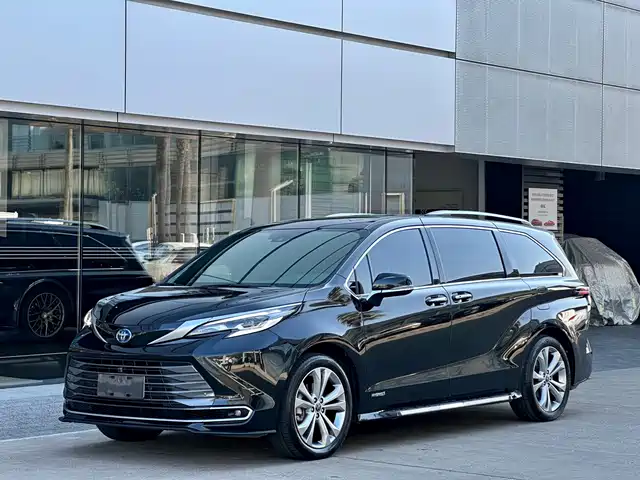 TOYOTA SIENNA 2024