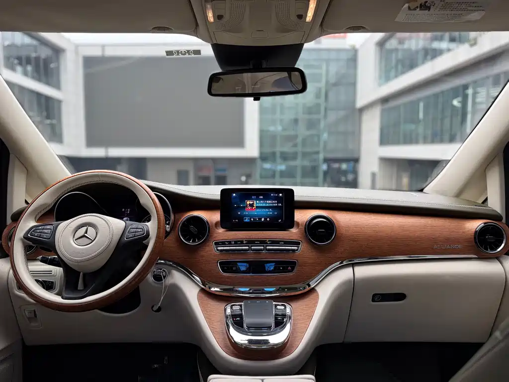 MERCEDES-BENZ V CLASS