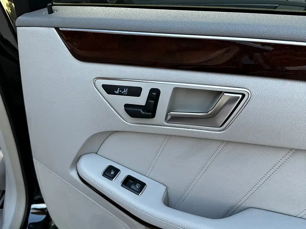 Mercedes-Benz E-Class — миниатюра 15
