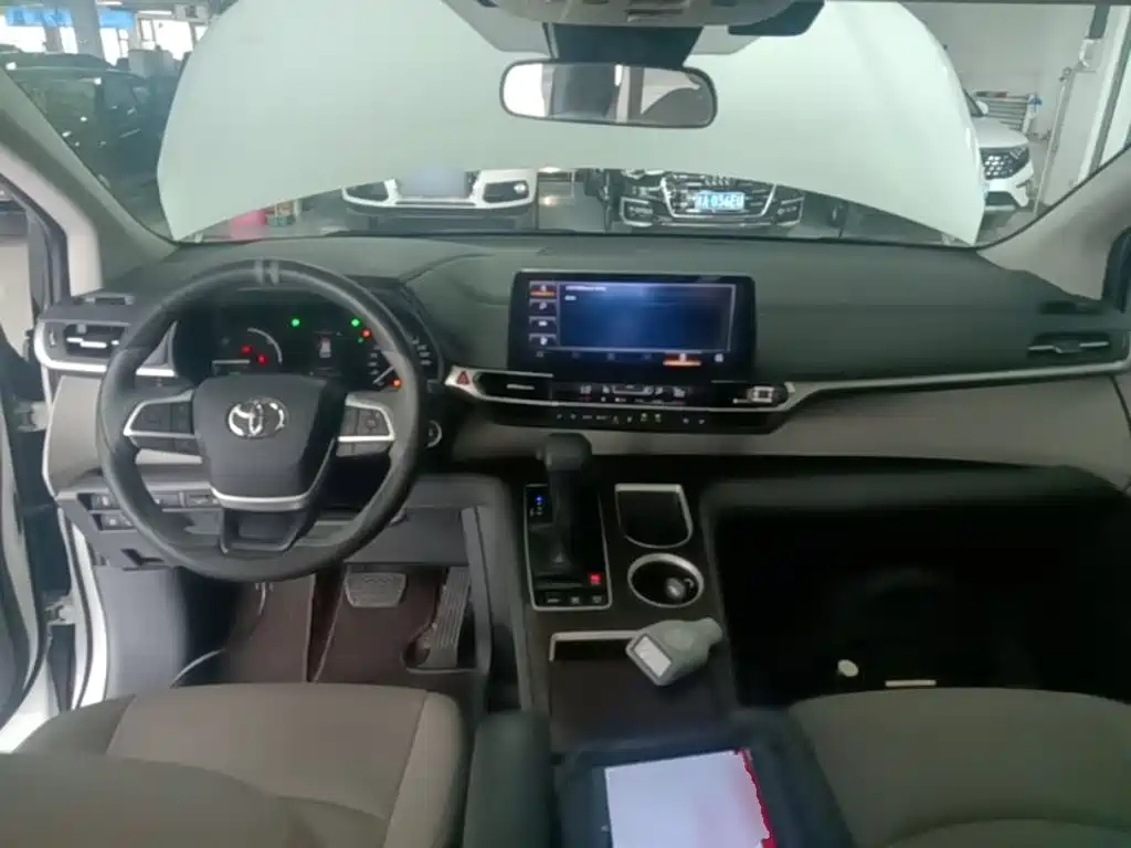Toyota Sienna 2023 2.5L Comfort