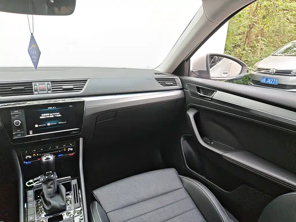 Skoda Superb — миниатюра 23