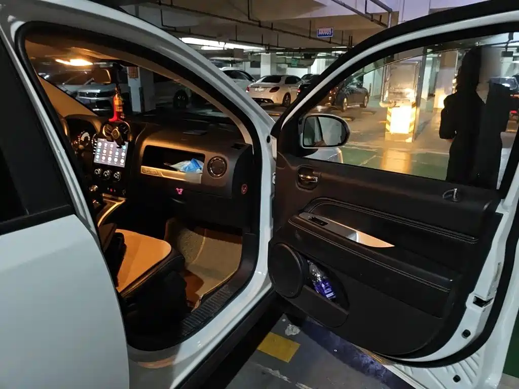 Jeep Compass (Import) — миниатюра 18