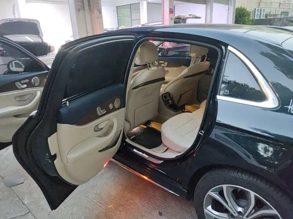Mercedes-Benz E-Class — миниатюра 8